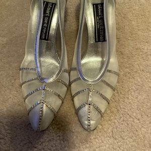 Stuart weitzman size 5. 1/2 B silver